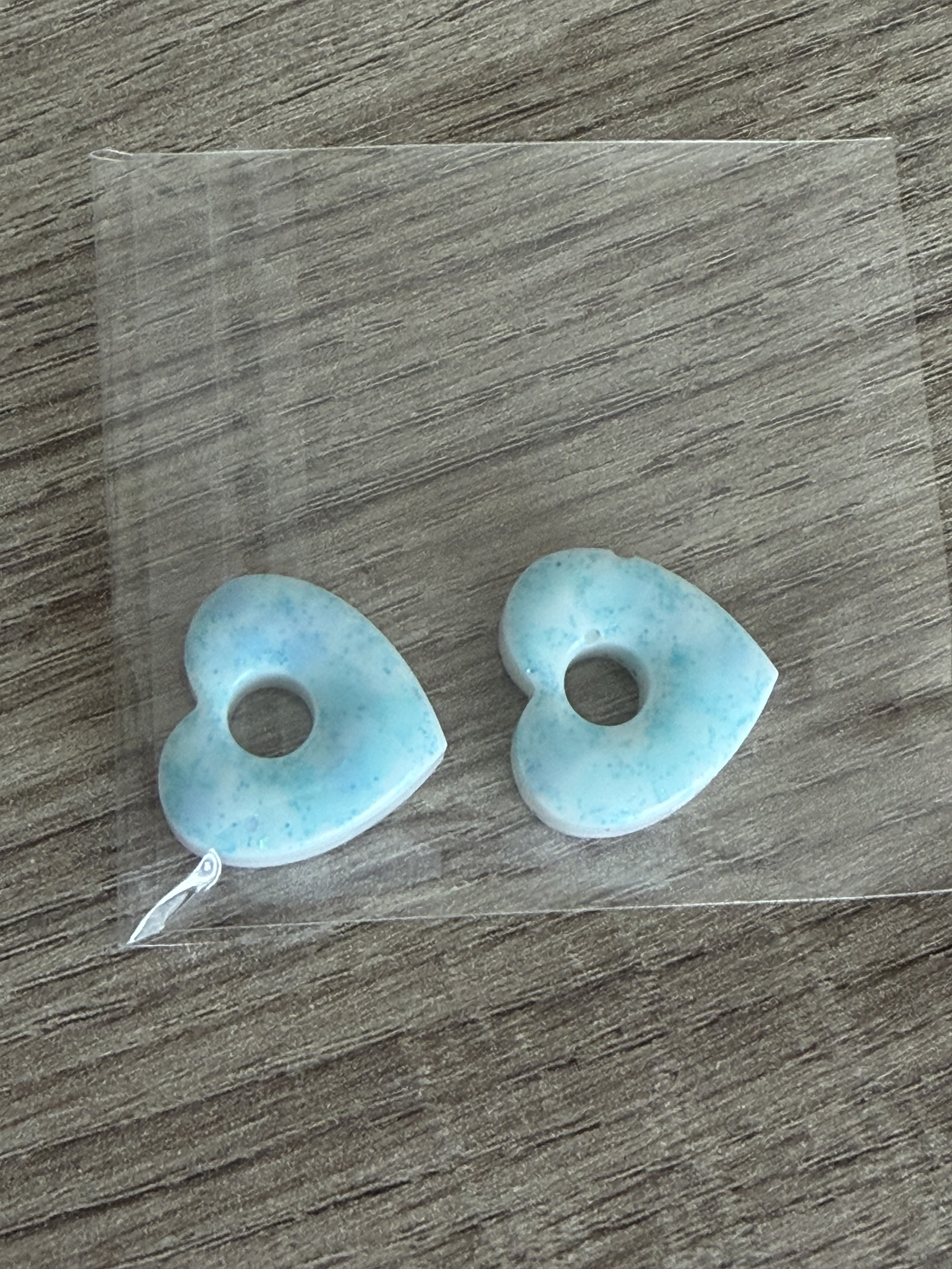 Pampilles coeur blanc avec paillettes fines bleues