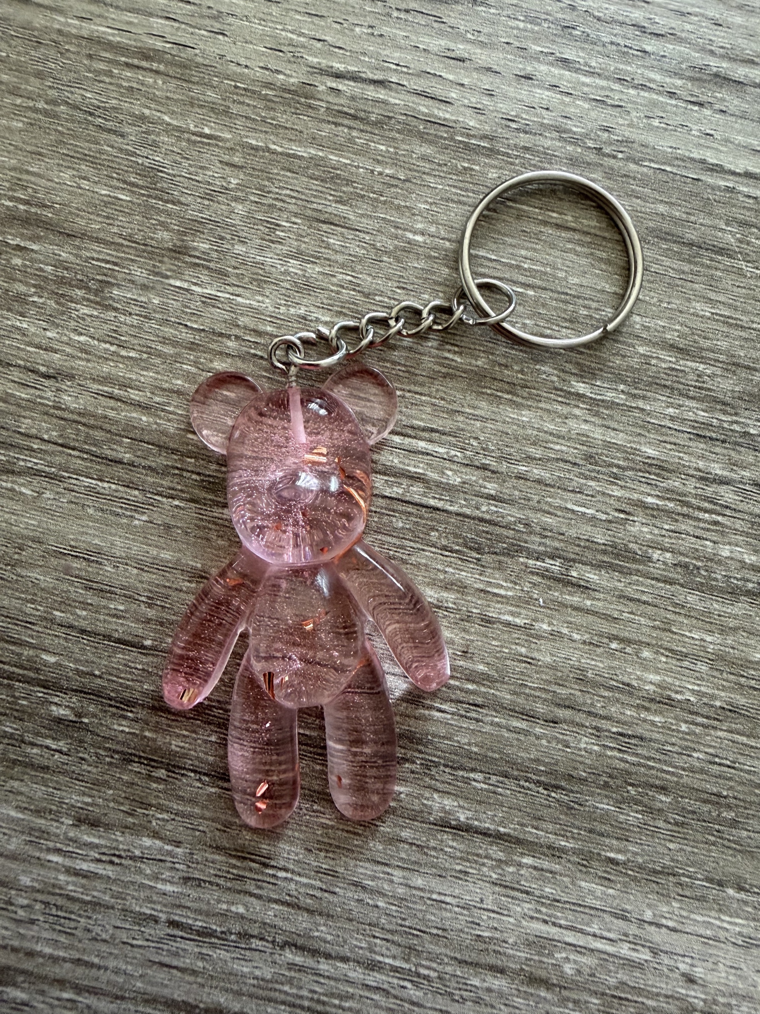 Porte clé ourson debout rose feuille d'or