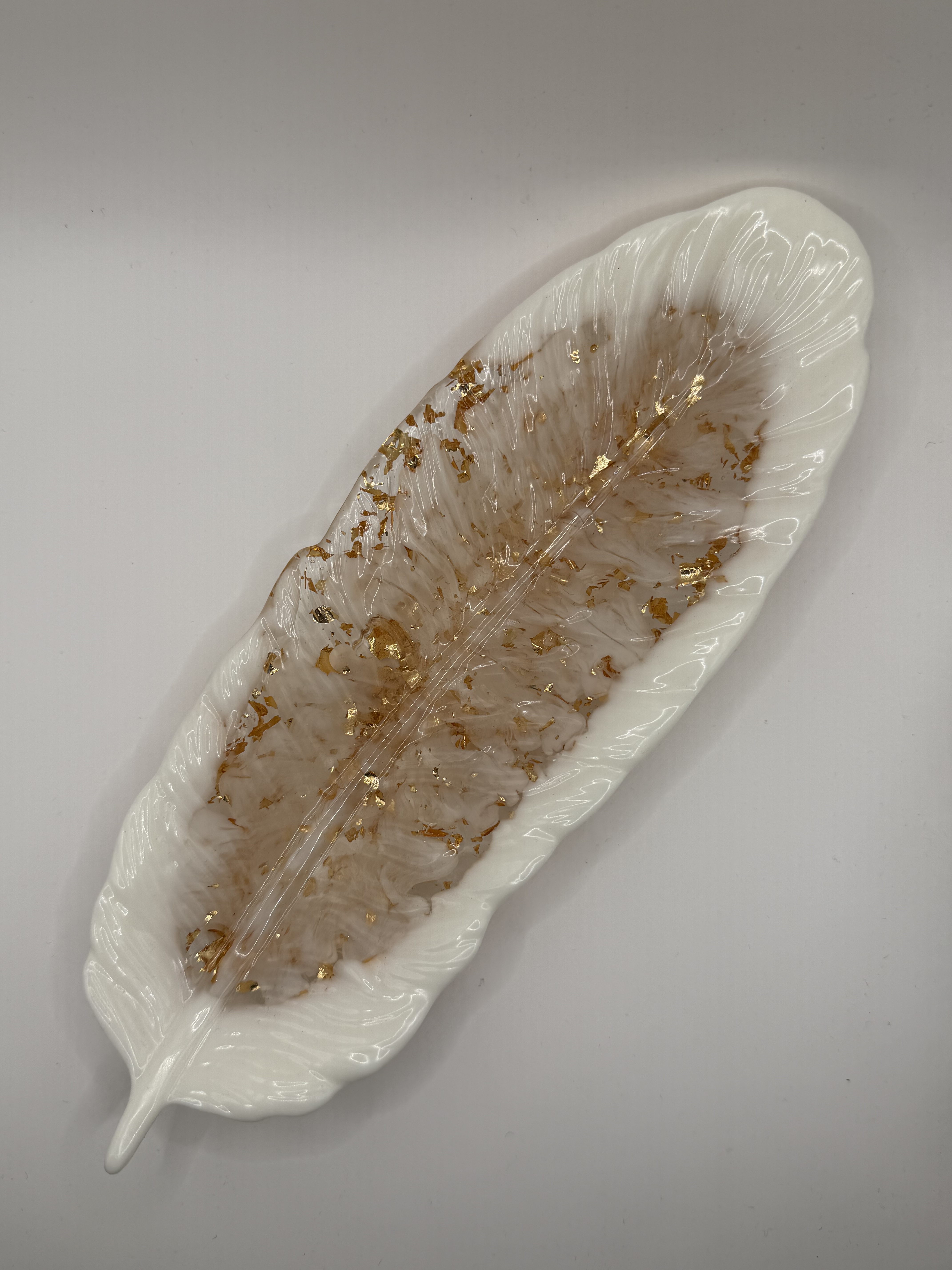 Plume - blanc feuille dorée