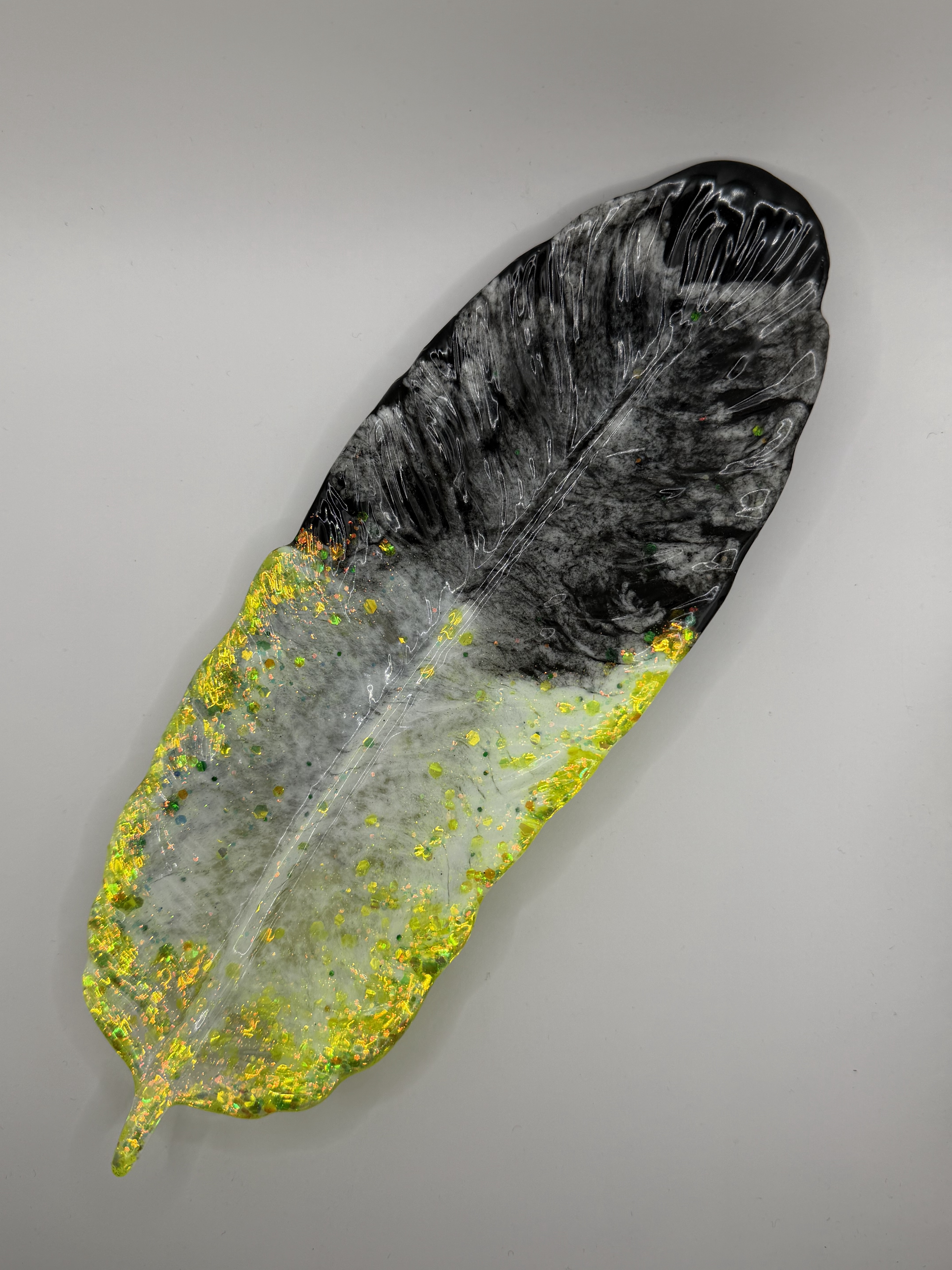 Plume - noir blanc paillette jaune