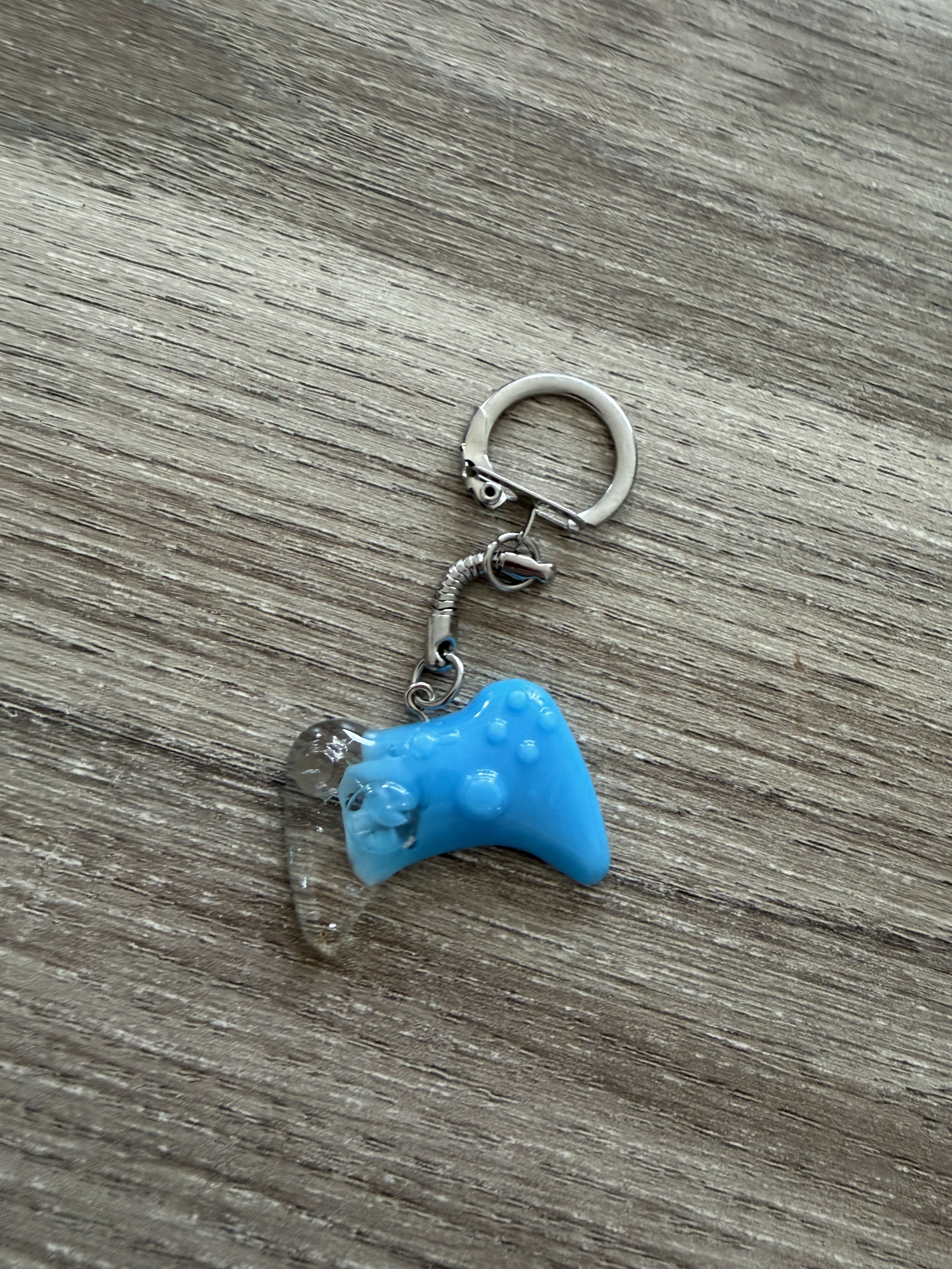 Porte clé manette 3 bleu feuille argent