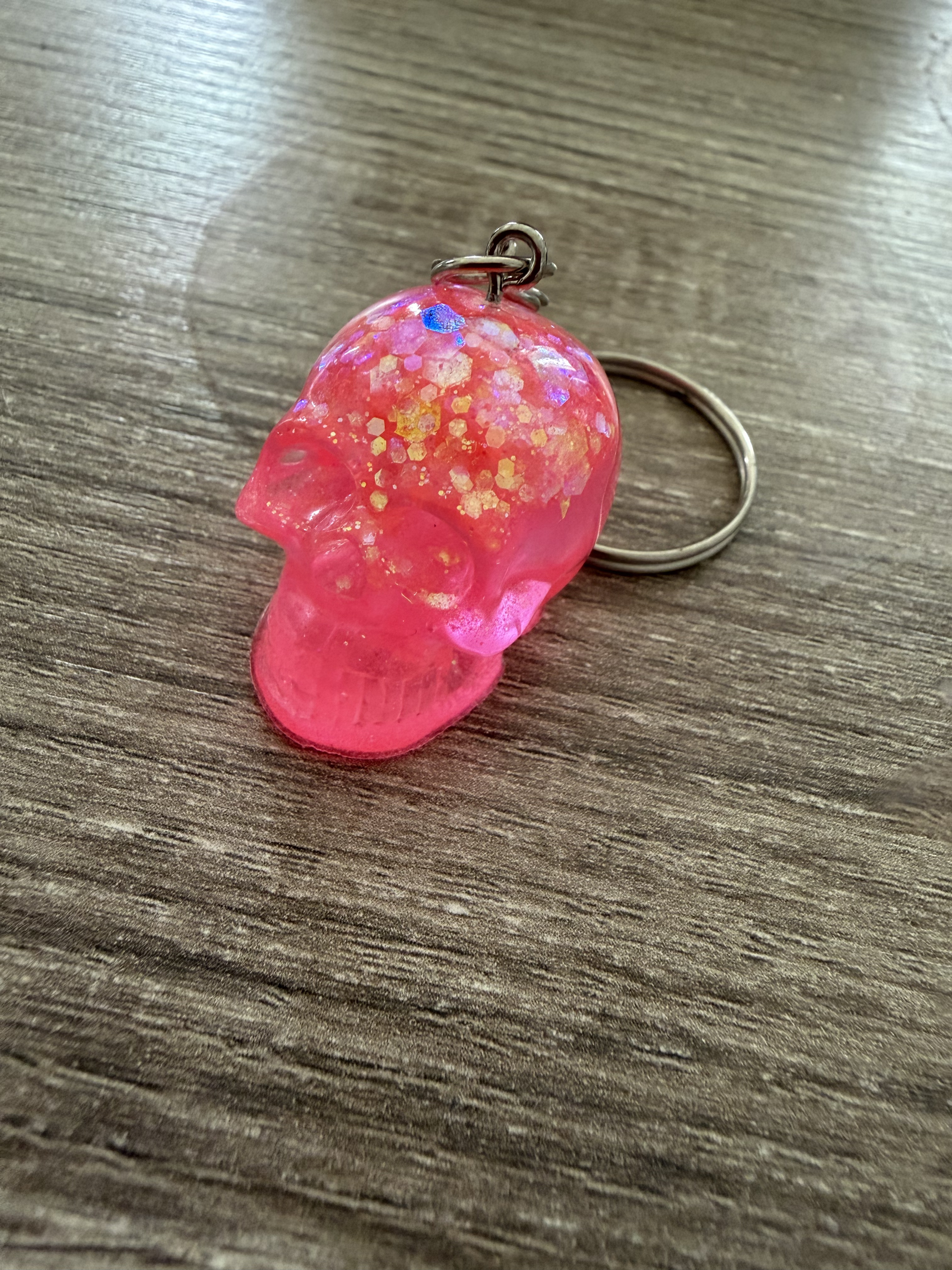 Porte clé tête de mort rose paillette