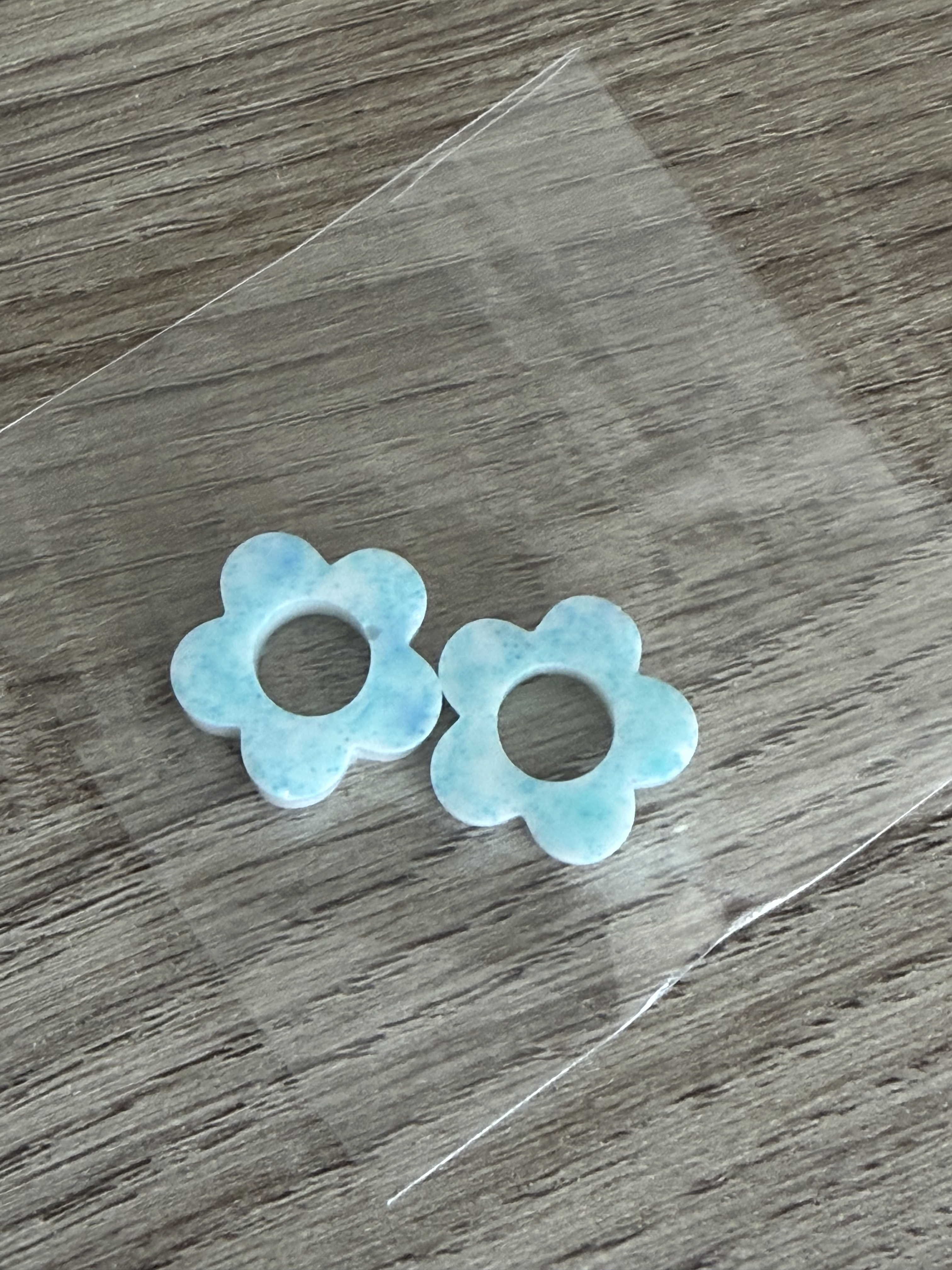 Pampilles fleur petite blanche avec paillettes bleues