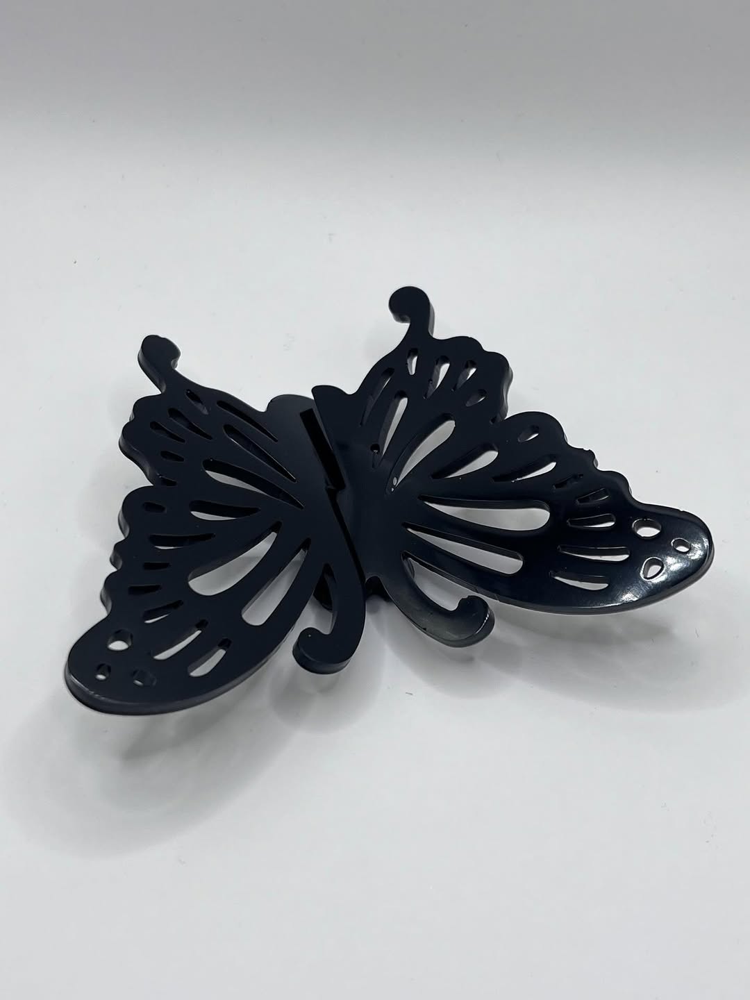 Décoration murale papillon en résine – Finition noire ajourée